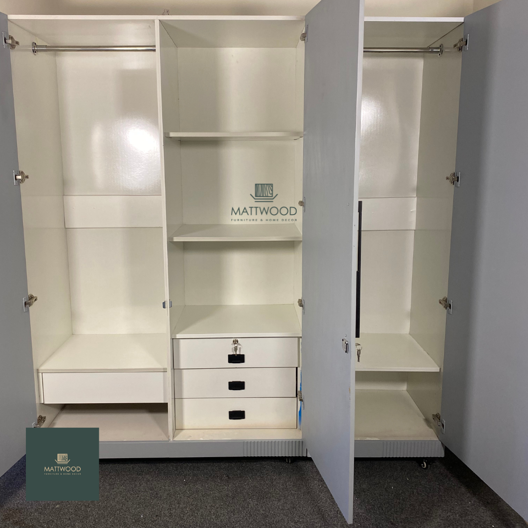 Tuckin wardrobe