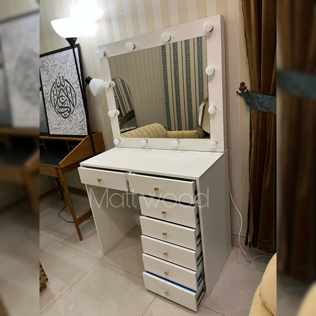 Queen makeup vanity