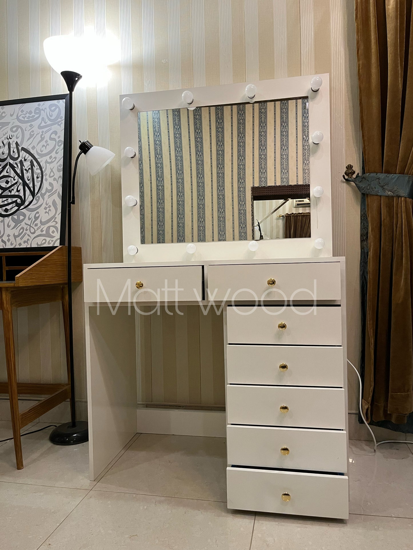 Queen makeup vanity
