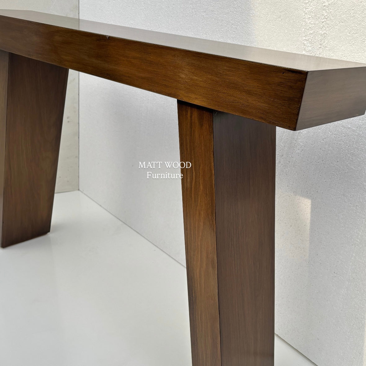 Urban table console